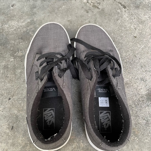 Boys vans sneakers size 6 - Picture 2 of 3